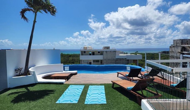 Studio near to the beach and ocean view pool roof 102