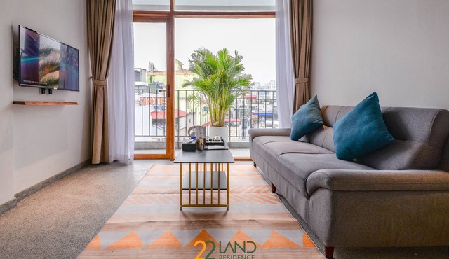 Stunning 1B with City View in 22Land Residence