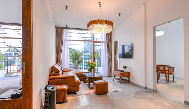 Stunning 2B with Balcony in 22Land Residence