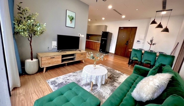 Stunning 3BR Firework & Scenic Pool Views D7 HCMC Family-sized