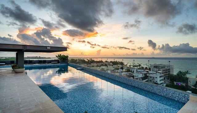Stunning Architecture Amazing Views Steps to Beach