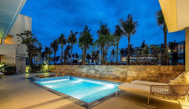 Stunning Brand New 5 Bdr Villa with Pool