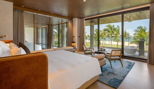 Stunning Brand New 6 Bdr Beachfront Villa @ Beach