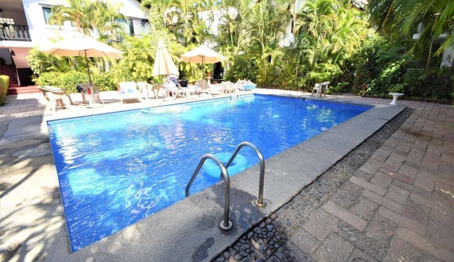 Stunning condo! Gorgeous Suites Flamingos, Two Minute Walk to the Beach! A Gem!