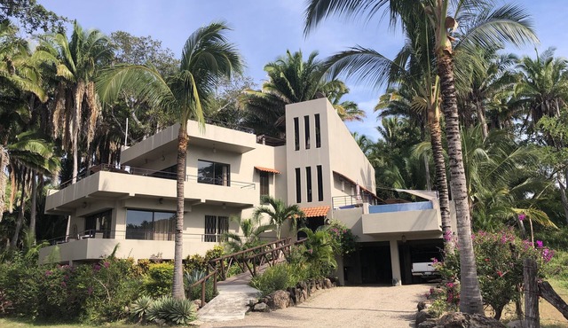 Stunning Ocean Views, Heated Infinity Pool, Sky Deck, Air Cond., Litibu Beach