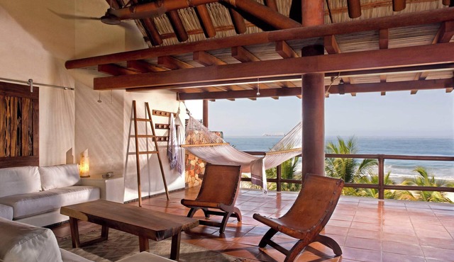 Stunning, Oceanfront Casa de Olas!
