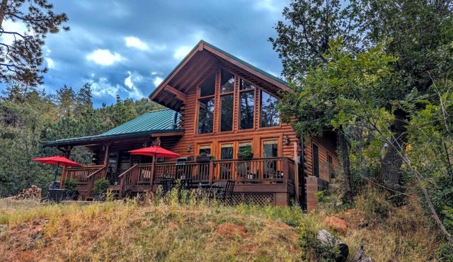 Stylish Cabin with Stunning Mountain/Forest Views