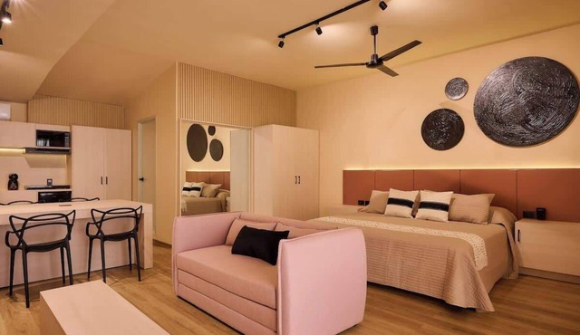 Stylish King Apartment in Oaxaca's Reforma District