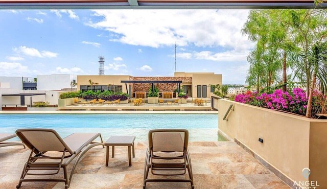 Stylish Playa Condo: Rooftop Pool, Gym, Near Beach