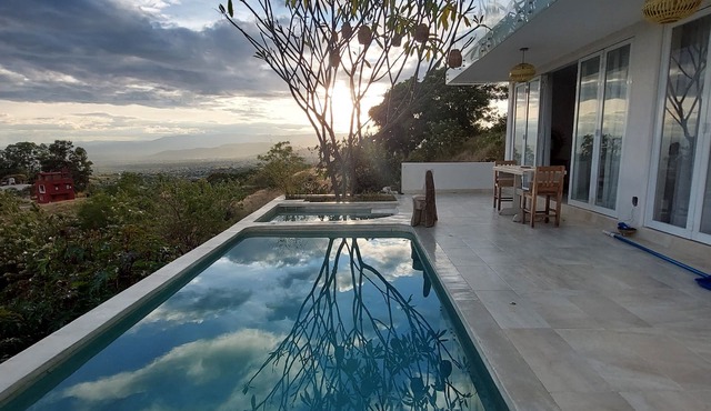 Suite with pool and mountain view/Suite with pool and mountain view