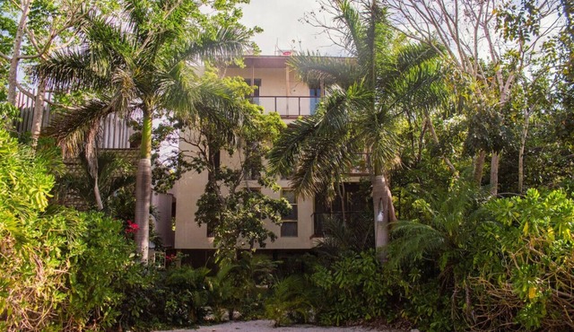 Suites By Santuario Apts
