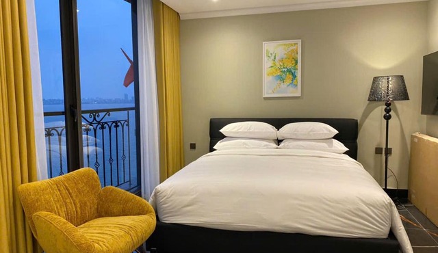 Sunset Westlake Luxury Apartment