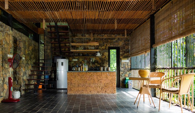 Suoi House with astonishing environment combine with Japanese-homestay style