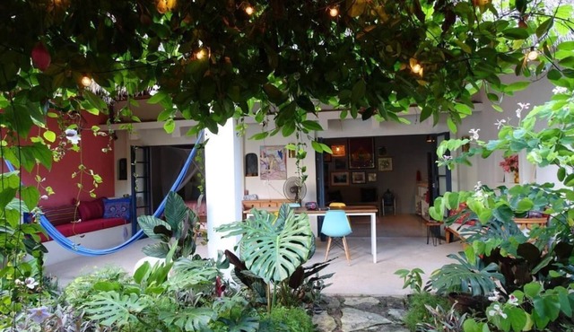 Super sweet & stylish 2-bedroom with record player and lots of outdoor space
