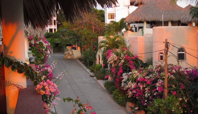 Tasteful Casita on a Quiet Street Near Beaches with Views!