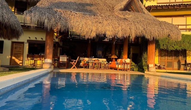 Terrific 4-bedroom villa, private pool and Zihua bay views. Service included!