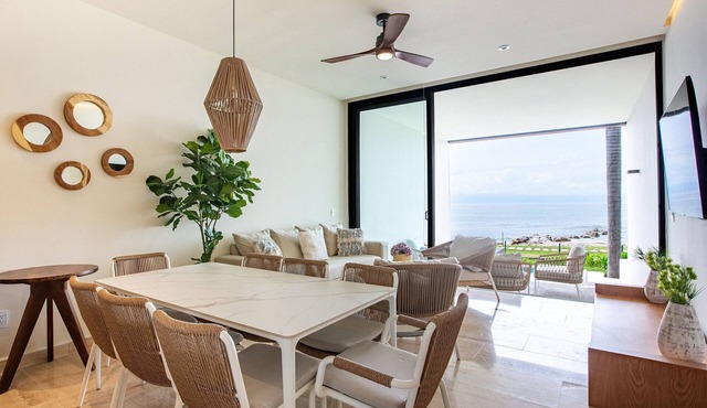 TH7 - Beachfront Condo, few steps from the beach