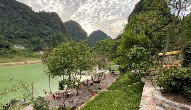 Thang Hen Lake - Tourist Village
