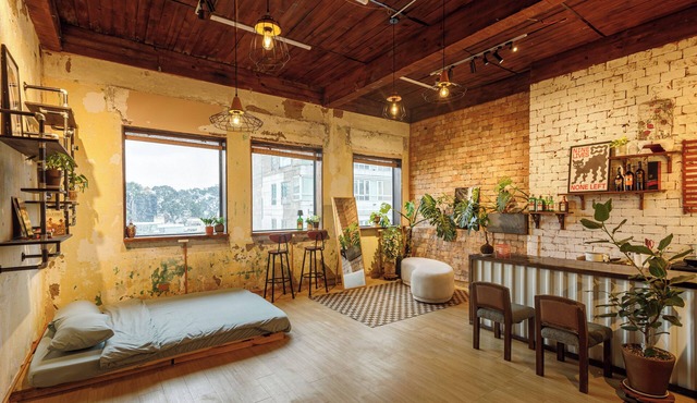 The Artist Raw Brick Studio | 2BR - 1 Sofa Bed - 5 mins to Bui Vien