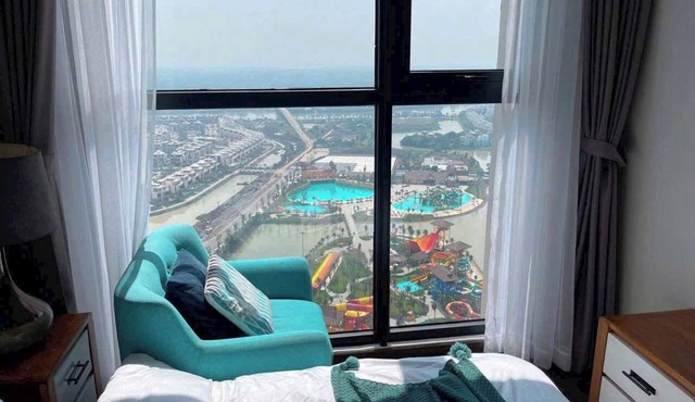 The Beverly 1 - 2 bedrooms by AQHomes - Vinhomes Grand Park