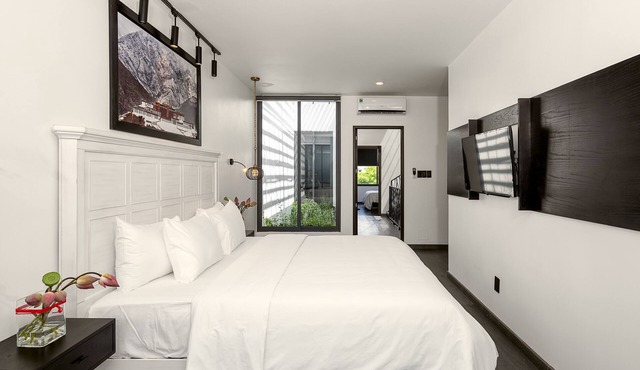 The House 4BR Queen Bed. 1 Living & Dining Room , Kitchen inside Euro Village