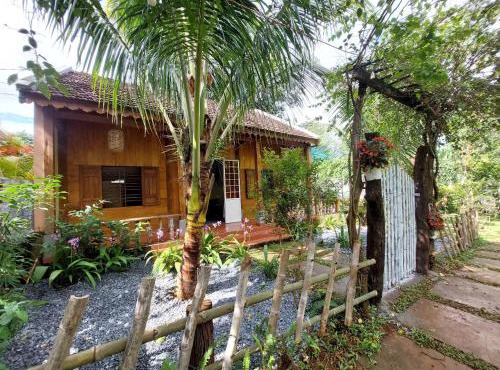 The Lazy Farm - Lake View Wooden House