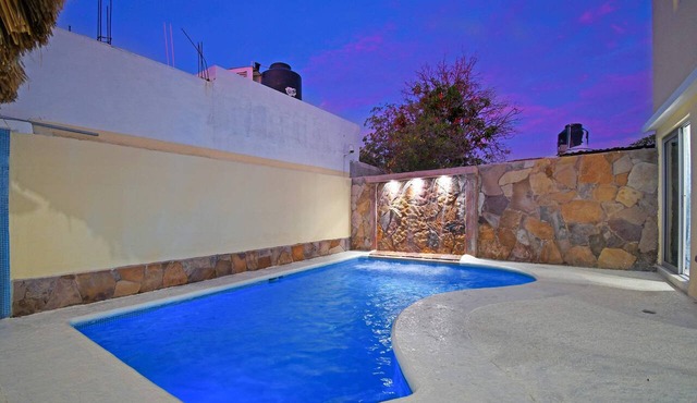 The Poolside Suite Downtown Access free parking on street
