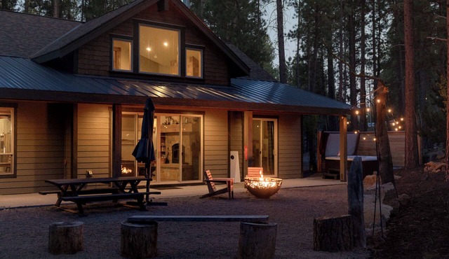 Three Pine Cabin - Charming Family Stay, Hot Tub