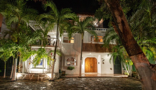 Tired of being stressed? Try the sea/pool/cenote/sun therapy! Huge villa for 15