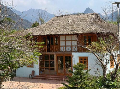 Tom's Du Gia Stilt House