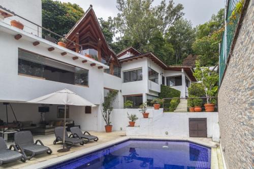 Top location with private pool