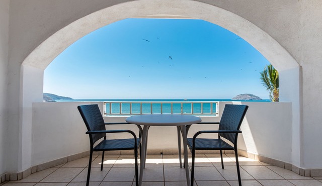 Torreblanca Beach Hotel and Suites Guayabitos - Desayuno y Comida Incluido