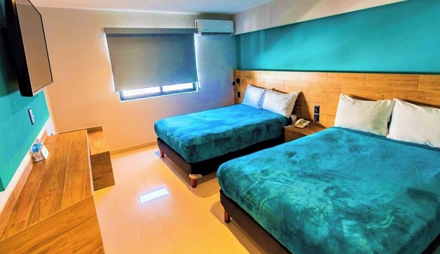 Trendy Shoreline Warm Room Just Moments from Waves, Food & Fun