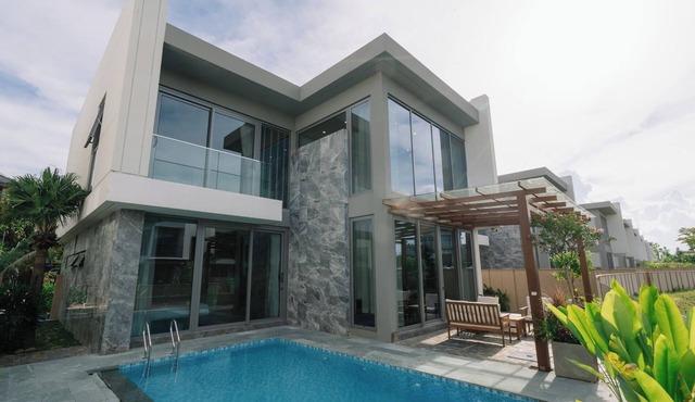 TRON Villa - Regal Victoria Luxury BT9-09