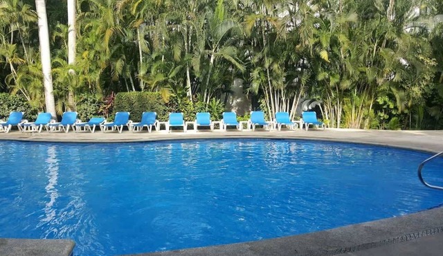 Tropical Vibe & Pools, Great Location Near Beach