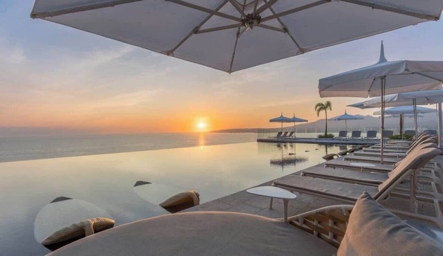 Udara PH-I | 8th Floor 3BR Beachfront + Rooftop Pool, Spa, Sauna & Padel Court