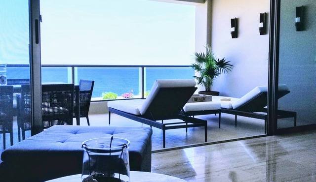 Ultimate ocean views! Beautiful condo with private beach access, pools, gym