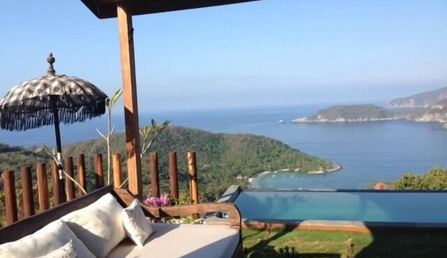 UNIQUE BALINESSE HOUSE ,AMAZING VIEWS OVER THE OCEAN AND ZIHUATANEJO BAY