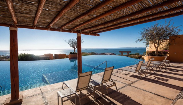 Unique Luxury Home - Private Beach Club & Housekeeping included