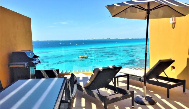 Unwind in luxury – penthouse overlooking Garrafon Reef Park