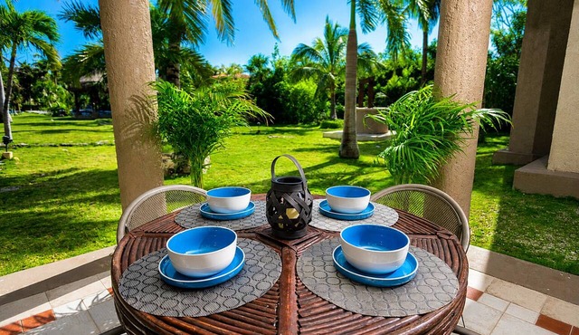 Vacation rental 2 Bdrs. Villa, Pool & Beach 100 mt, Air Cond.Wi-Fi, Chef & Staff