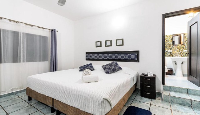 Vacation Rental - Upper Floor Room at Casa Cocoa