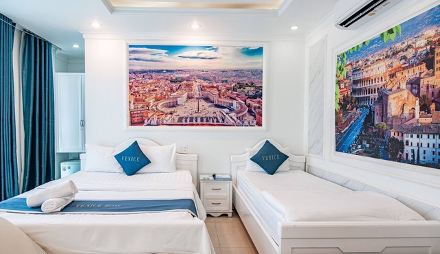 Venice Hotel