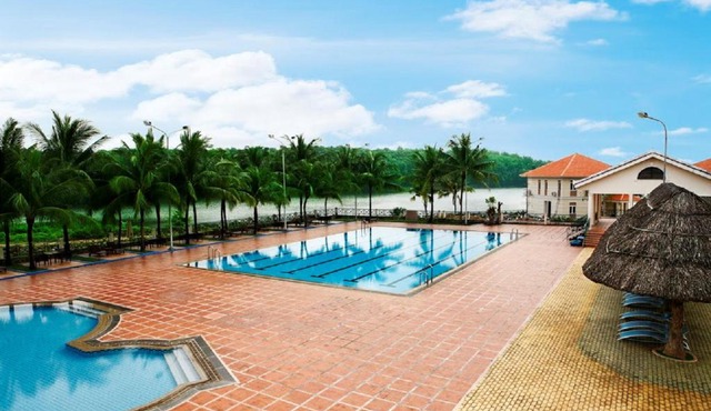 Vietnam Golf - Lake View Villas