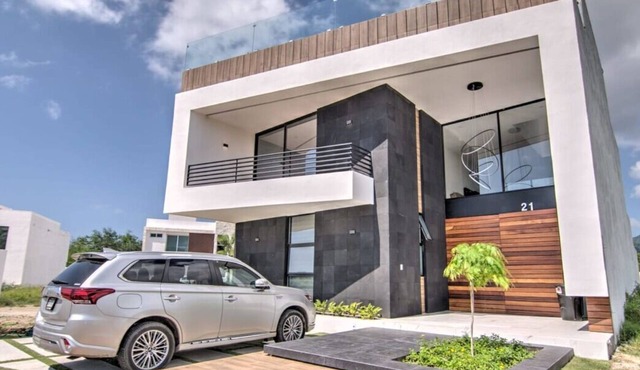 Villa 21: Private Rooftop Pool & BNayar Beach Club
