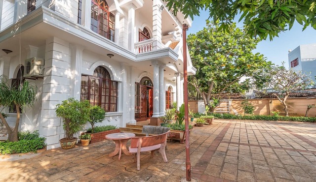 Villa. 231 Lon Hong Fong