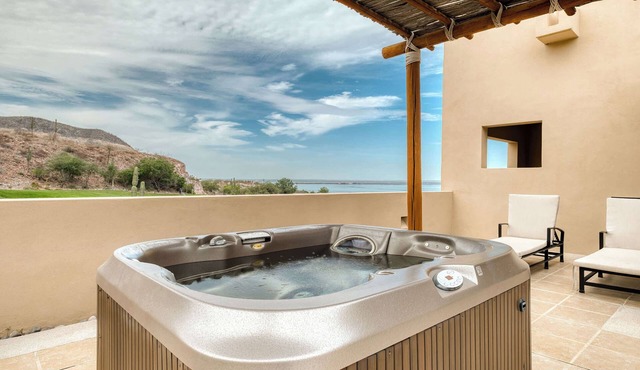 Villa 3BR Ocean View & Jacuzzi at Colinas