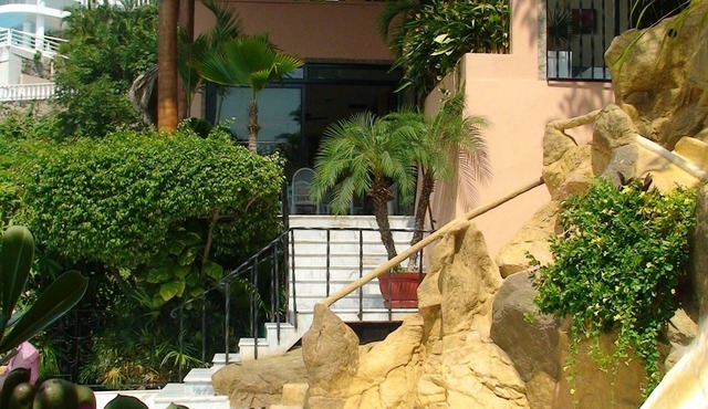 Villa Alhambra - Fully Staffed, Incredible View - Las Brisas!