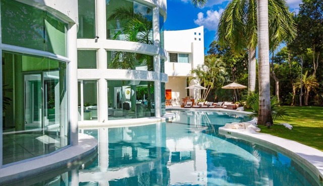 Villa Aqua Luxury 5 bdrm Villa in Playa del Carmen with Flex Group Accom (2-12 guests)