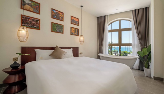 Villa Azalea 5-bedroom Luxury Beachside Retreat in Đà Nẵng